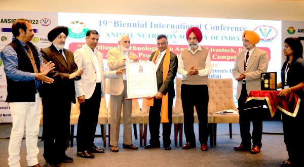 Dr. Inderjeet Singh Vice-Chancellor GADVASU receiving lifetime achievement award